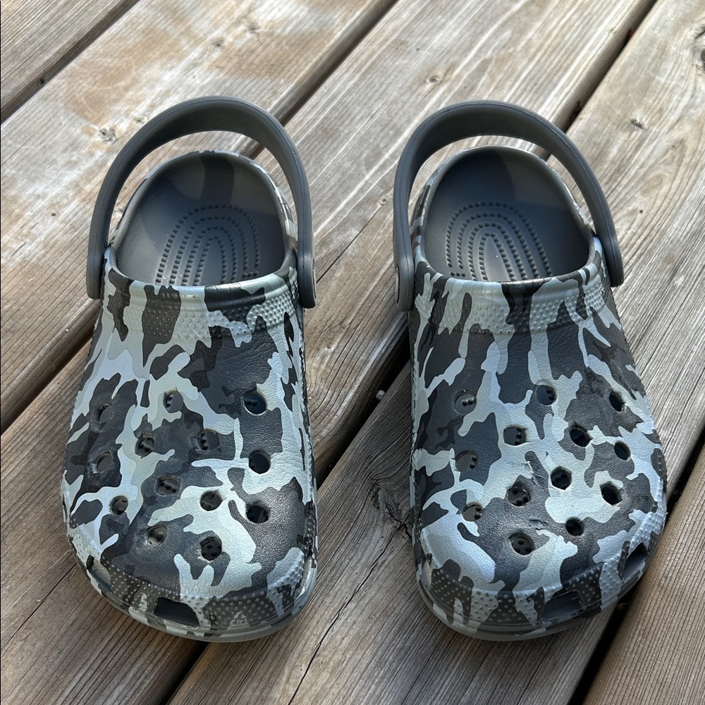 CROCS Kids Gray Camouflage Clogs